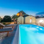 4 Bedroom Stunning In 度假居 *