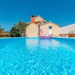 4 Bedroom Stunning In *