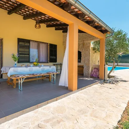 4 Bedroom Stunning In * Polaca