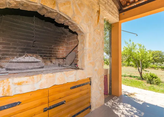 Dom wakacyjny 4 Bedroom Stunning In