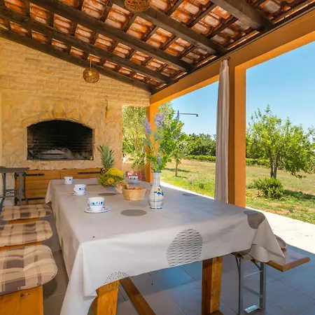 4 Bedroom Stunning In *