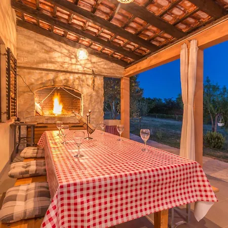 Σπίτι διακοπών 4 Bedroom Stunning In