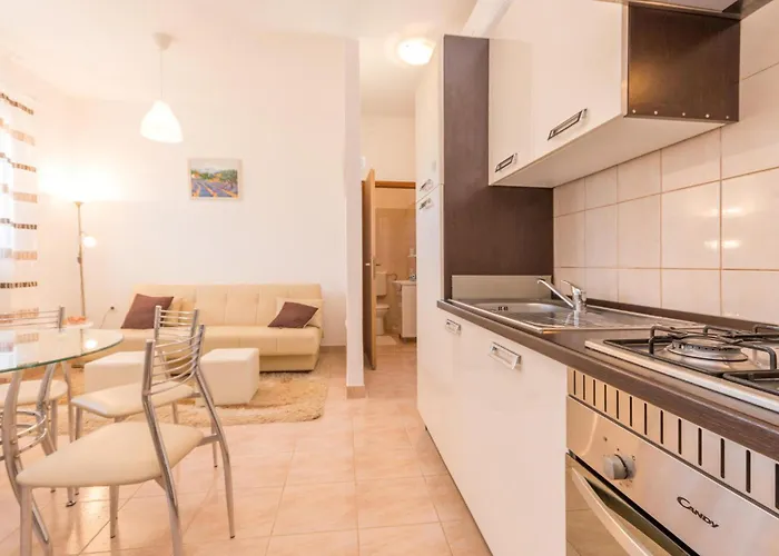 4 Bedroom Stunning In Nyaraló Polača