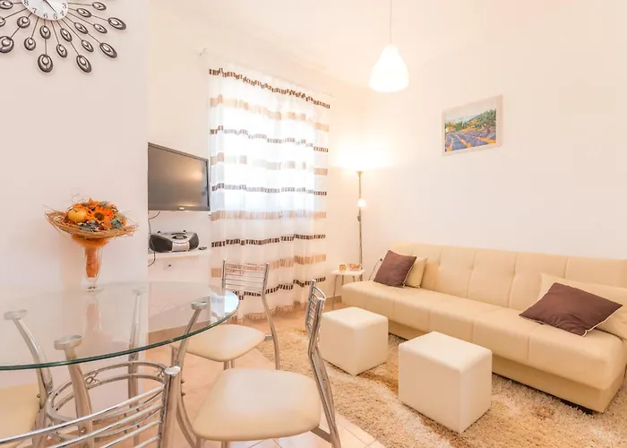 4 Bedroom Stunning In *