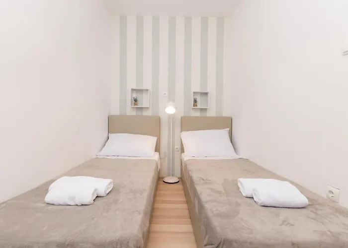 4 Bedroom Stunning In * Polaca