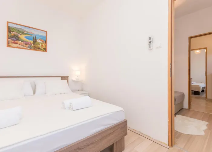 4 Bedroom Stunning In Nyaraló Polača