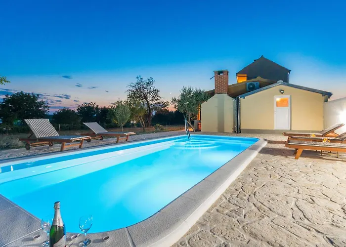 4 Bedroom Stunning In Σπίτι διακοπών Polaca