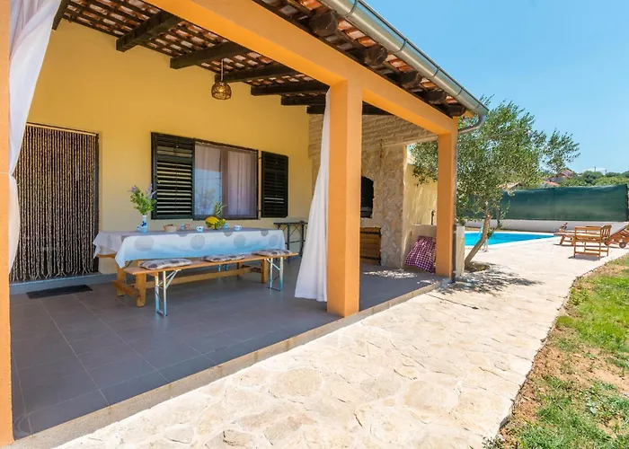 4 Bedroom Stunning In * Polača